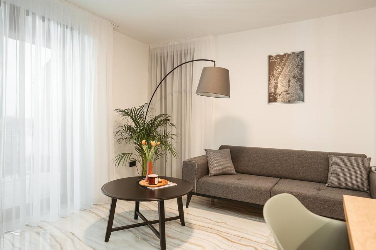 26Bricks Luxury Suites Oradea Exteriör bild